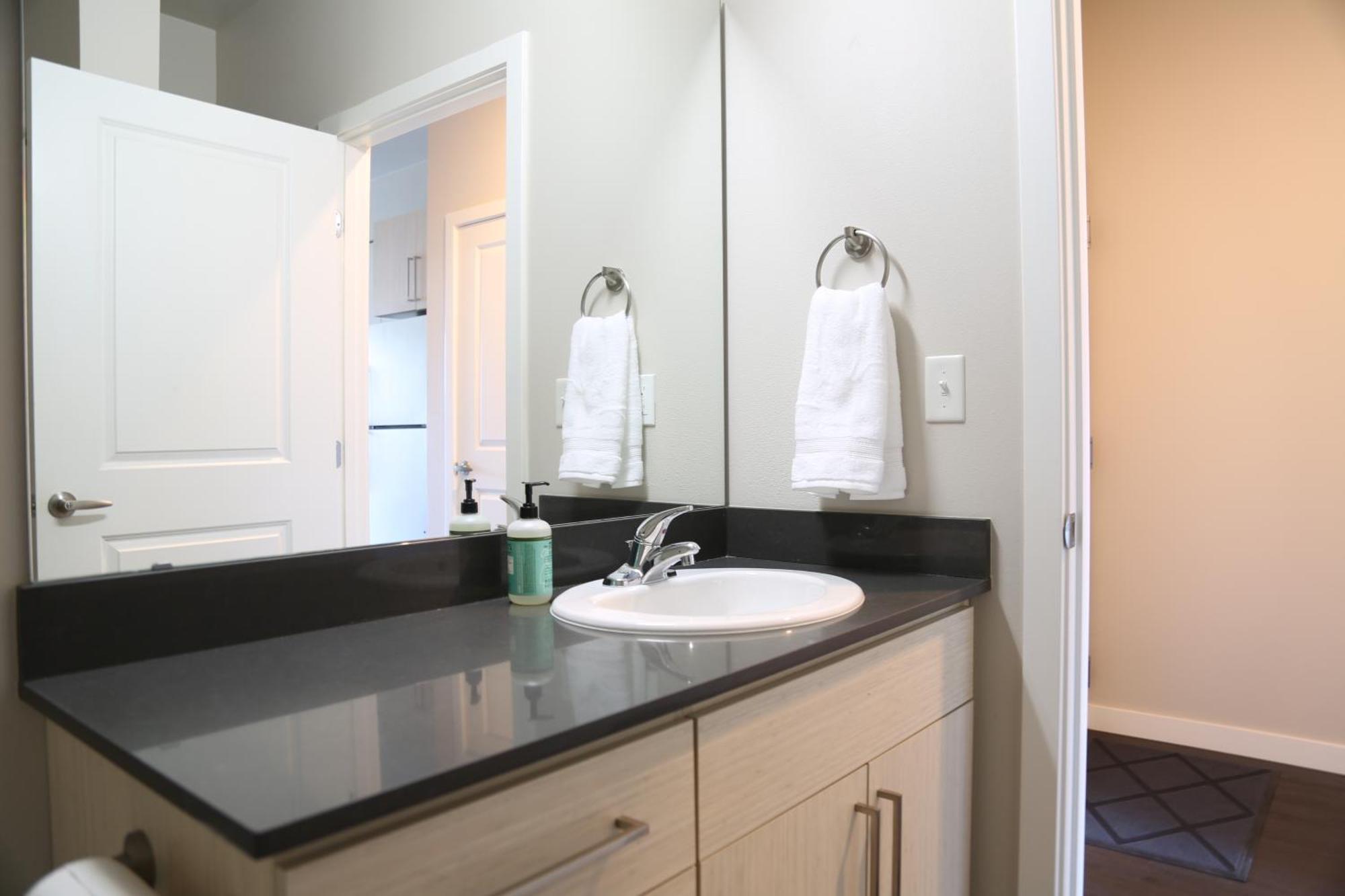 Queen Anne Abode - 1 Block From Cpa! - Free Parking! Seattle Exteriör bild